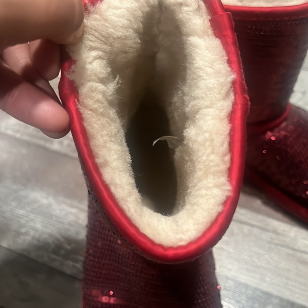 Red sequins Uggs - Picture 2 of 6